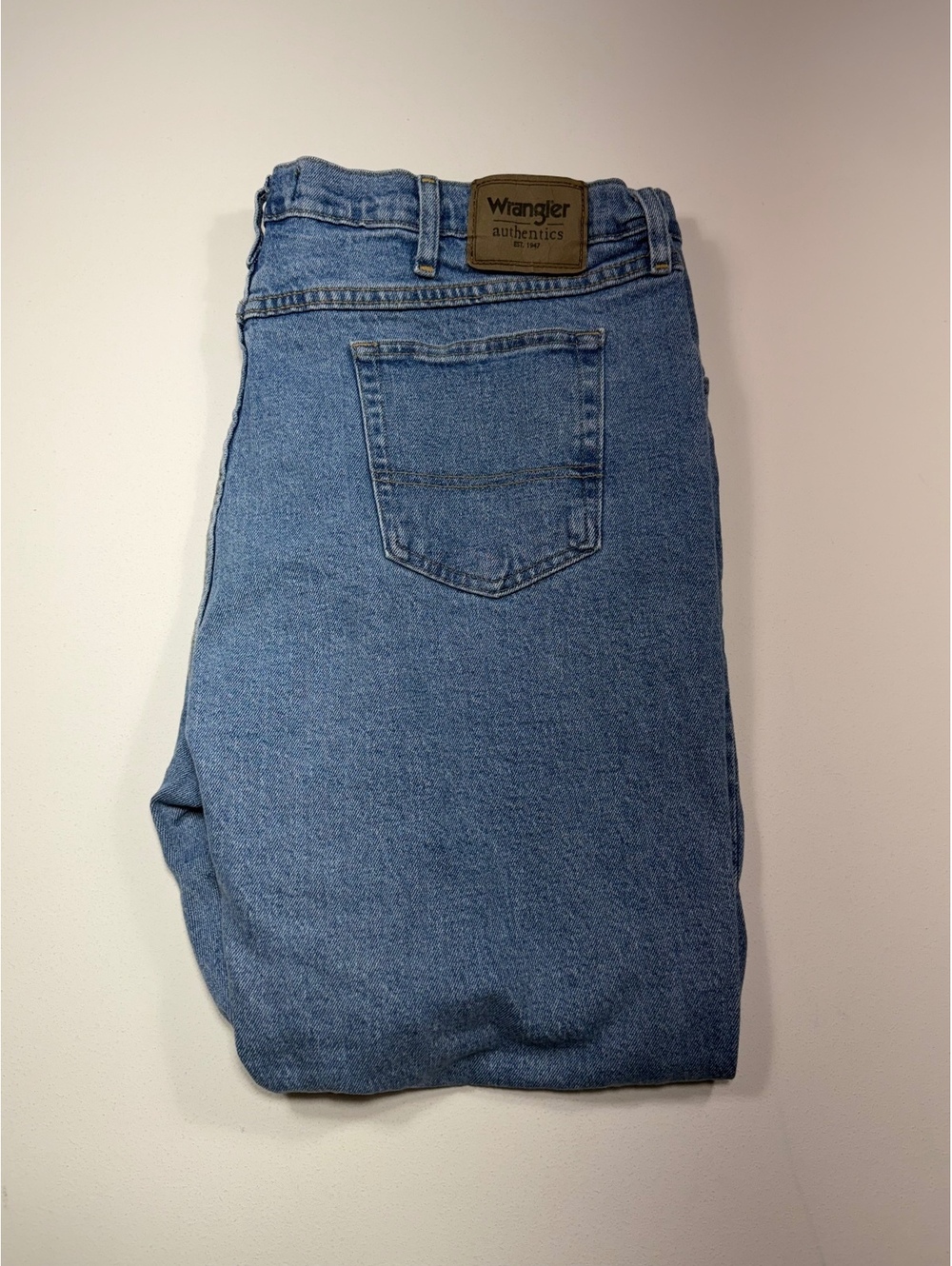 Wrangler Authentics Men’s Relaxed Fit Jeans 44x28 Light Wash Denim
